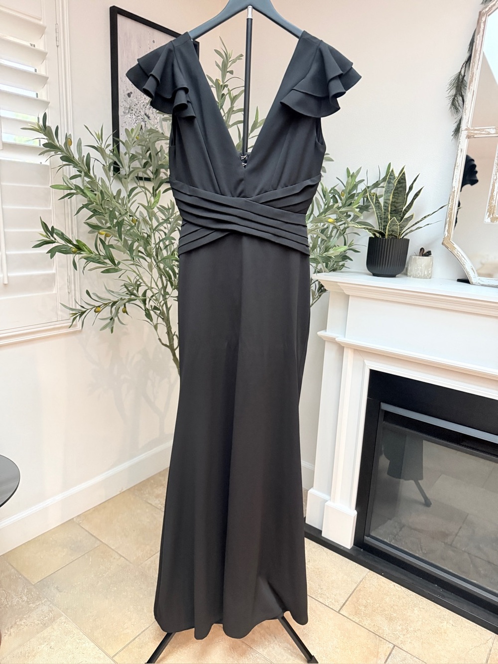 $275 Glamazon NWOT V-Neck Black Maxi Dress with Ruffle Cap Sleeves